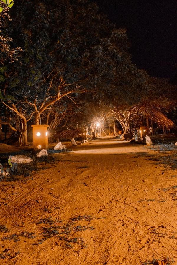 Sarada Beach Resort Yala Тиссамахарама Экстерьер фото